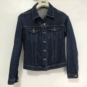 Fitted Feminine Denim Jacket